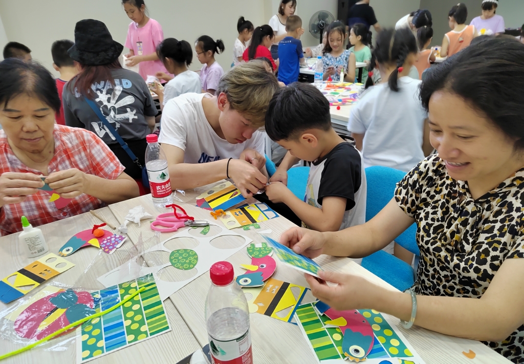美育潤心，藝術連心——公共藝術學院黨總支藝術與科技黨支部走進社區開展文化藝術交流活動